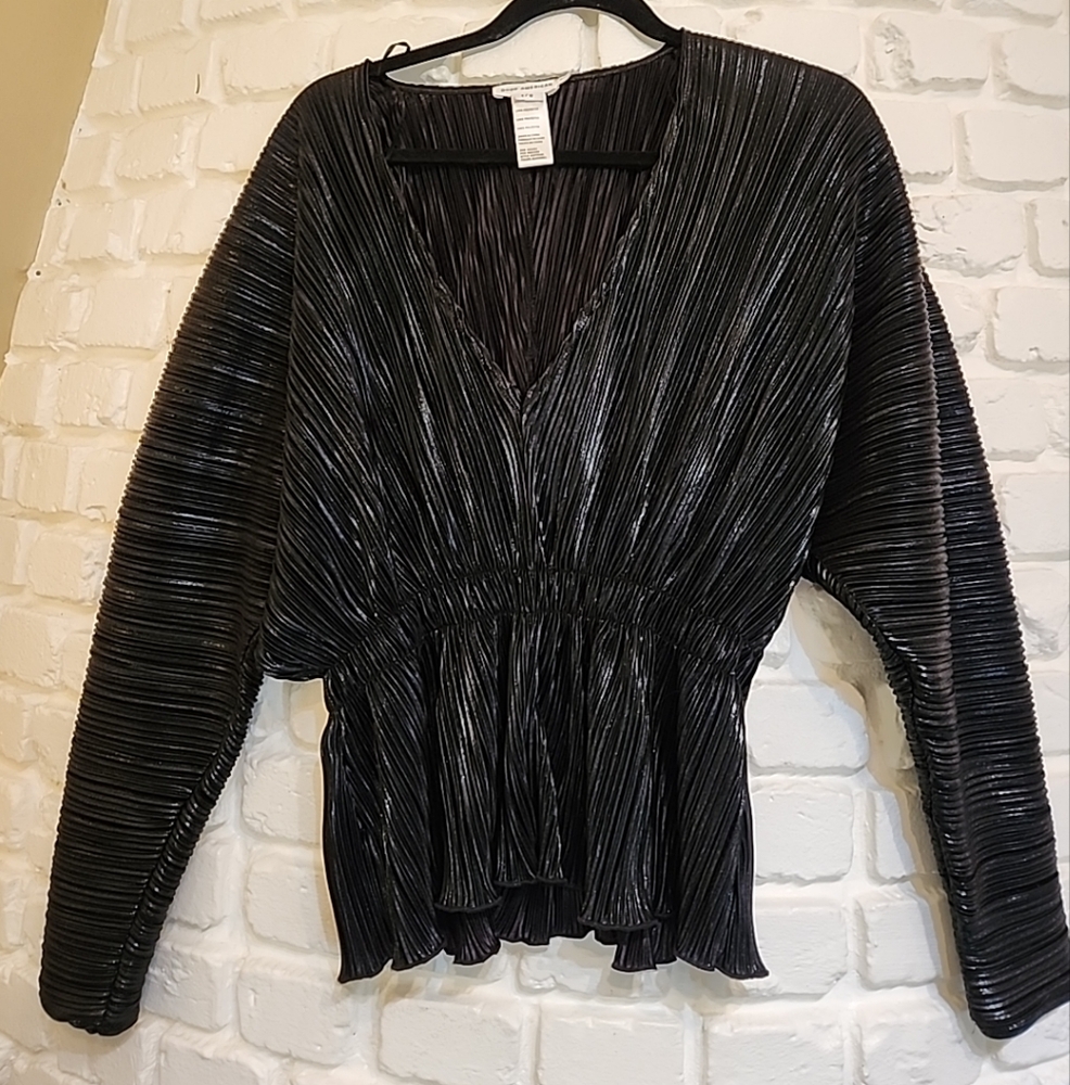 Good American Black Metallic Plisse Deep V top Size 1/2